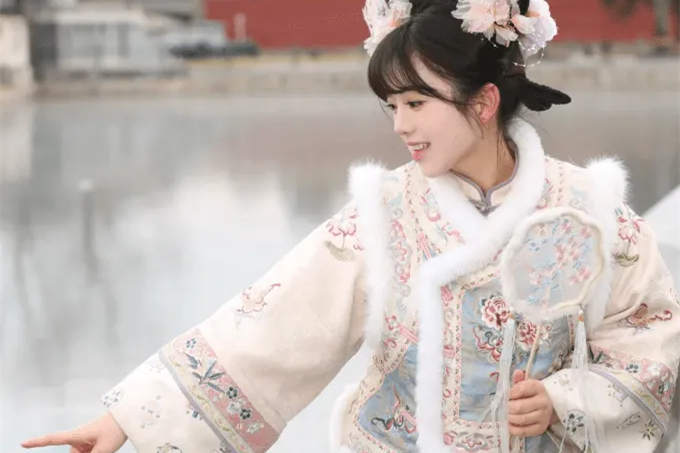 北京・宮廷衣装体験 ── 清朝の王女に！紫禁城で味わう格格（ゲゲ）変身体験 