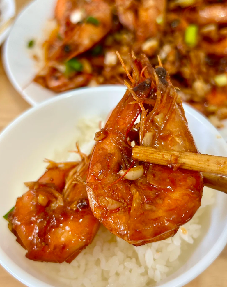 上海の絶品エビ料理「油爆蝦（ヨウバオシャー）」 ──カリッと香ばしい小エビと甘醤油の絶妙なハーモニー