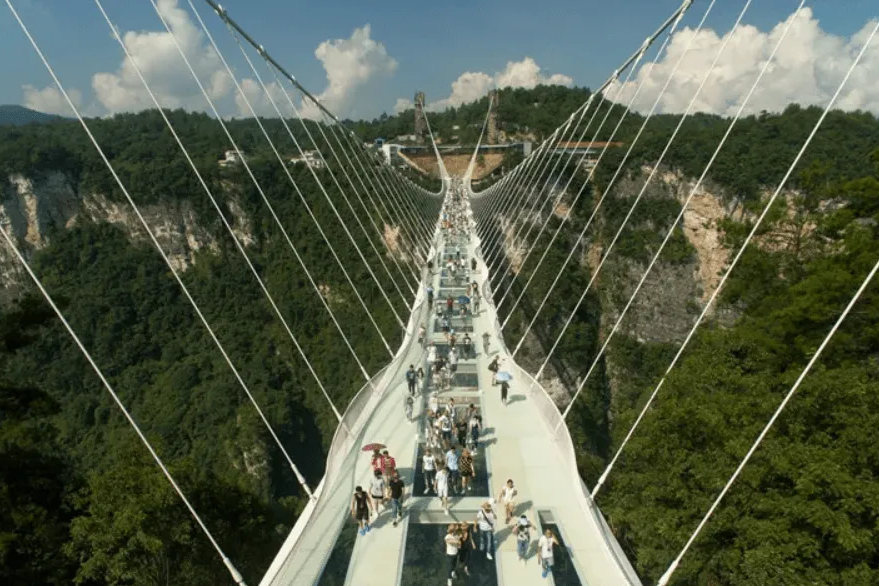 張家界大峡谷：万丈の絶壁の上で、清らかな碧水と出会う