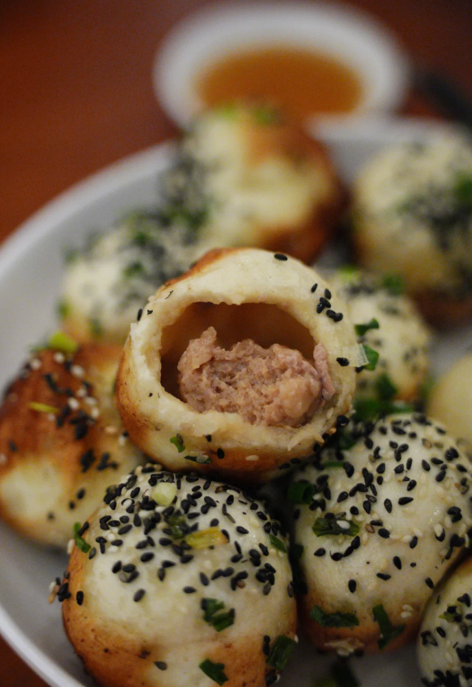 上海のソウルフード「生煎饅頭（シェンジェン マントウ）」 ──パリッとジューシー！街角で楽しむ小籠包の親戚