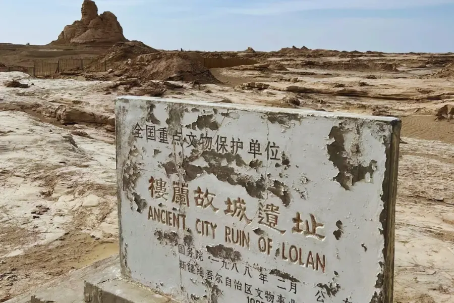 楼蘭遺跡の全景 タクラマカン砂漠北東部に位置する古代オアシス国家