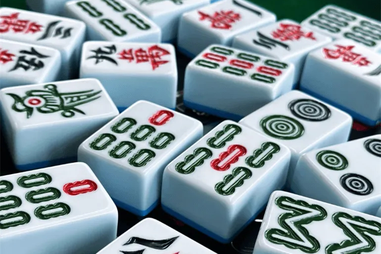 四川・麻雀 ── パリパリと響く牌の音！四川の日常に溶け込む卓上交流術 