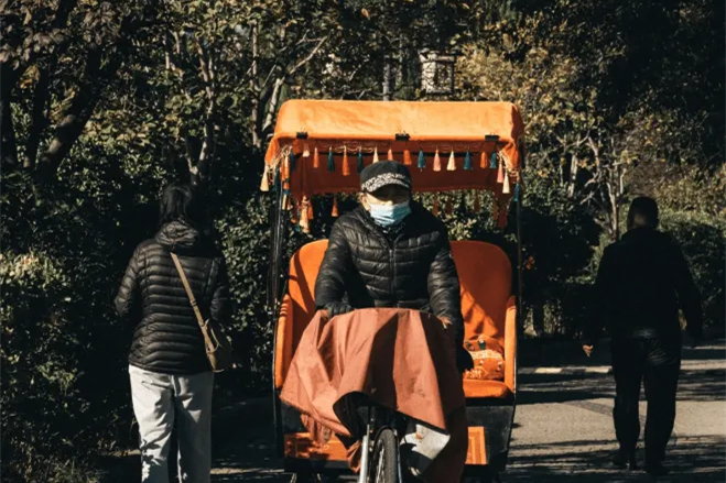 北京・胡同三輪車の旅 ── 路地裏を巡る！老北京の日常風景に出会う小さな旅