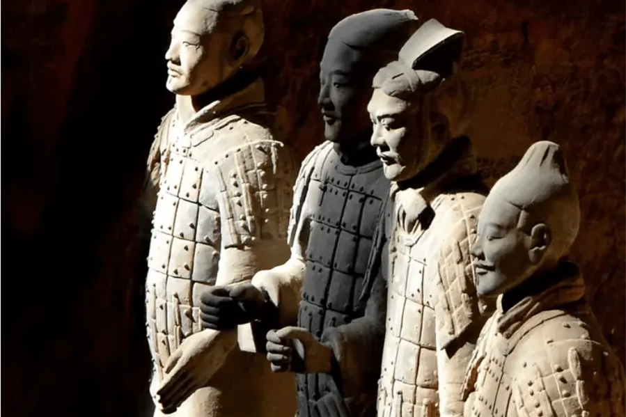 秦始皇兵馬俑：2000年前の帝国との時空を超えた対話