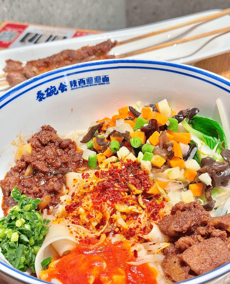 Biangbiang面 ── 躍動する音とともに紡ぐ、西安が育んだ太く豪快な麺の芸術