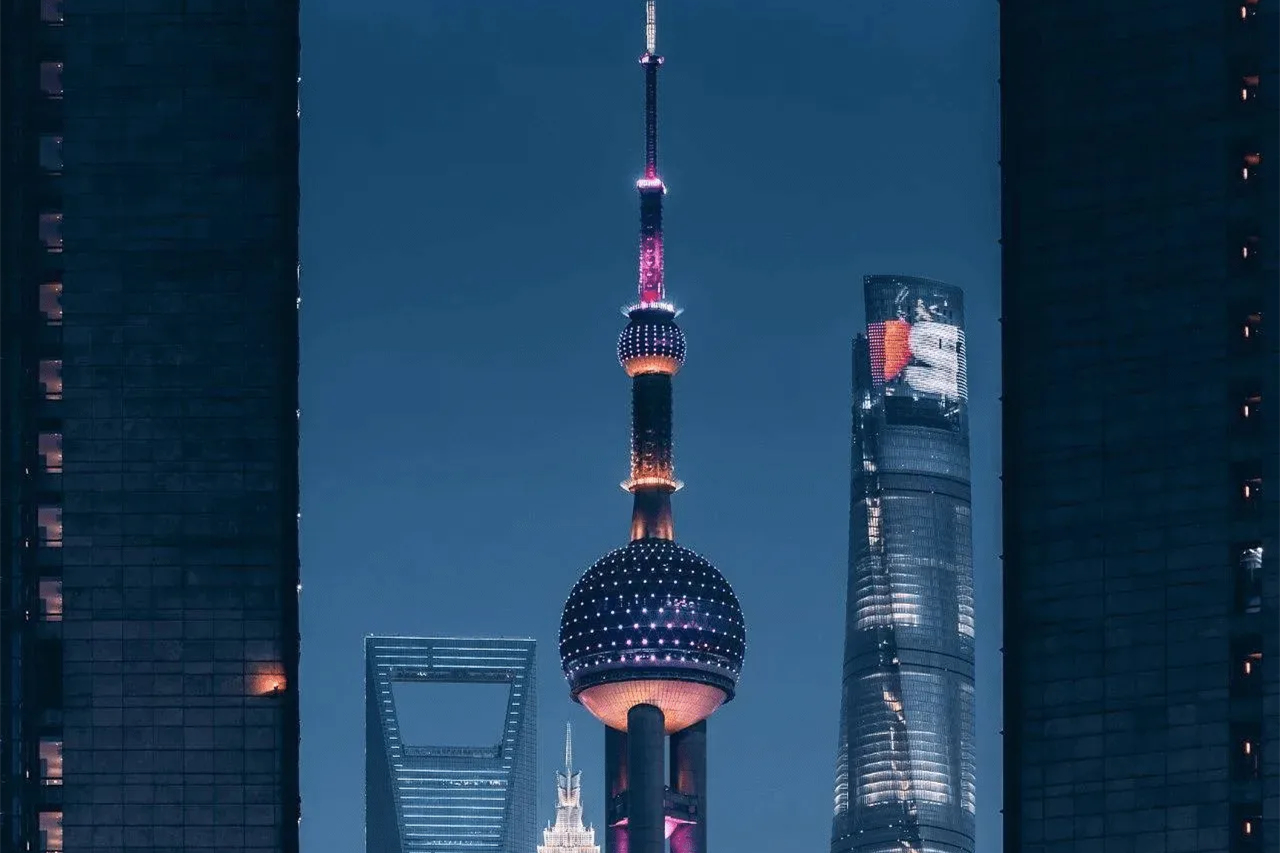 陸家嘴（りくかすい）：未来の極みに立ち、都市の天際線を掴め。