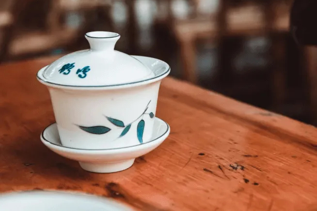 四川・蓋碗茶 ── 三つ揃ってこそのくつろぎ！四川流お茶の楽しみ方 