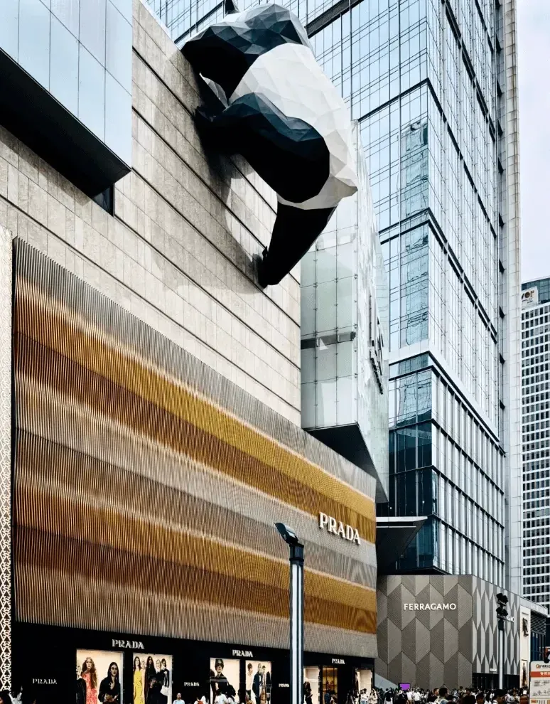 成都・春熙路 ── 現代と伝統が交差する、成都の"もう一つの顔" 