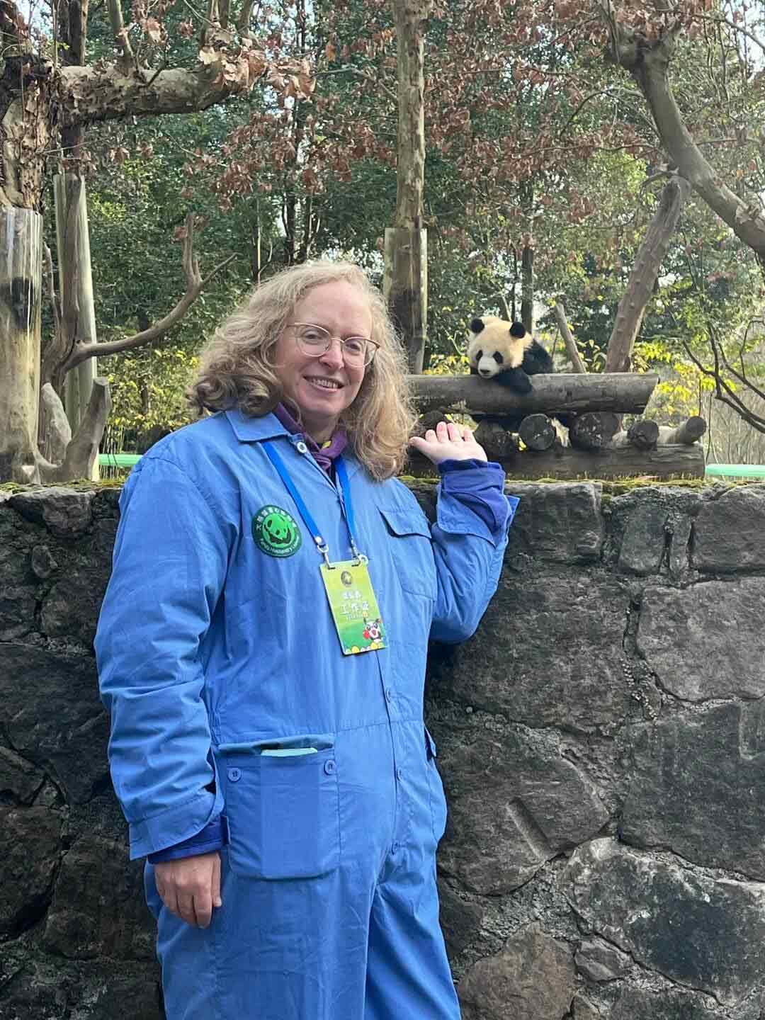 パンダボランティア体験に参加した旅行者の集合写真