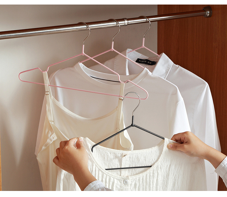 ハンガー すべらない 100本 セット 跡がつかない 肩 PVCコーティングハンガー 収納 おしゃれ ズボン スカート スリム PVC特殊ラバー加工 洗濯ハンガー 衣類ハンガー 多機能ハンガー 滑り止め 変形にくい 物干しハンガー AUV