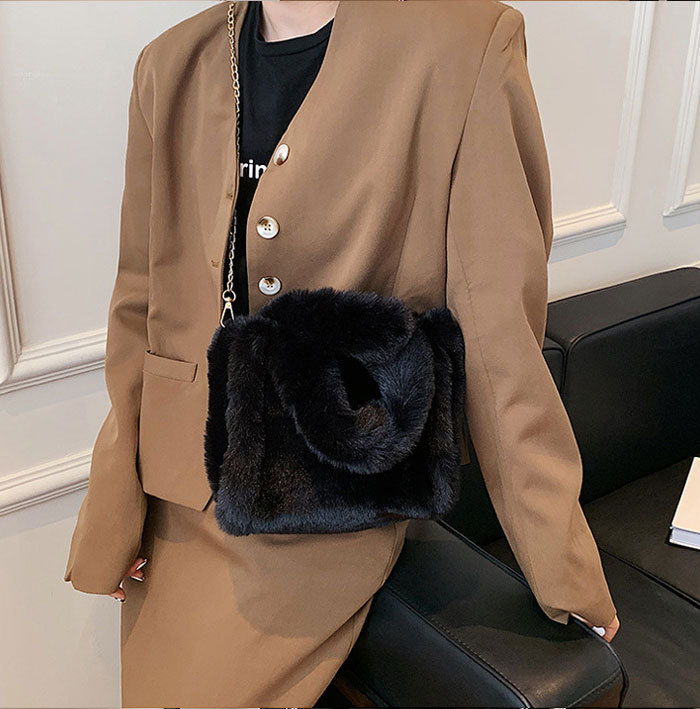 トートバッグ レディース フェイクファー 肩掛け a4 通勤 軽量 大きめ 鞄 マグネット式 A4対応 2way ショルダーバッグ 通勤バッグ トート 無地 大容量 弁当 収納 大人 上品 ショッピング お買い物 軽い