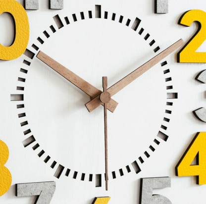 掛け時計　おしゃれ　壁掛け時計　木製　新生活　ウォールクロック　ナチュラル　30*30cm　おしゃれ　ユニーク　北欧 　インテリアクロック　おしゃれ　掛時計　壁掛け　静音　かわいい　モダン　シンプル