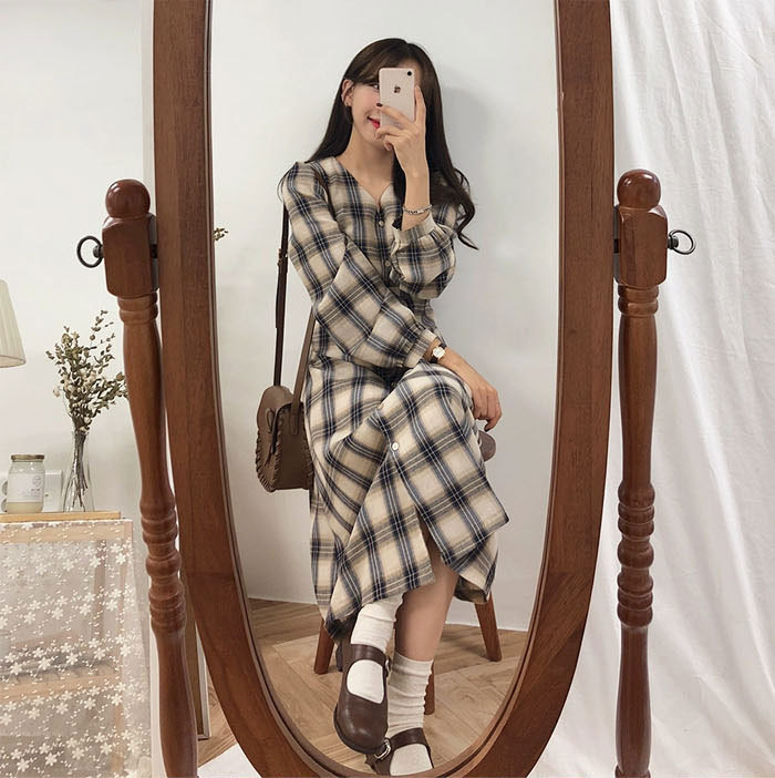 シャツワンピース レディース ロングワンピース チェックワンピース 長袖 チェック柄 シンプル 体型カバー マキシ丈 ゆるっと ミモレ 春 夏 カジュアル ナチュラル プレゼント 大人可愛い ネイビー ベージュ 韓国 送料無料 30代 40代 50代