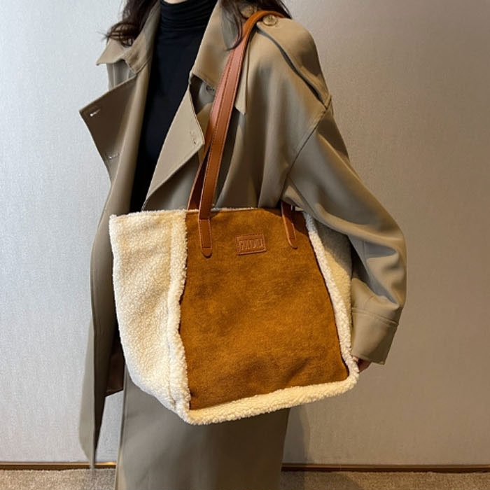 トートバッグ レディース　A4 大きめ ボア 大容量 軽量 軽い 通勤 通学 パソコン PC 入る おしゃれ かわいい カジュアル マザーズバッグ ふわもこ　バッグ 冬 バック 鞄 冬バッグ レディース ファーバック 冬バック