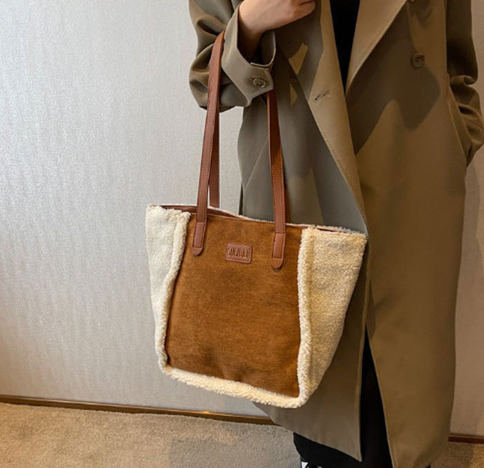 トートバッグ レディース　A4 大きめ ボア 大容量 軽量 軽い 通勤 通学 パソコン PC 入る おしゃれ かわいい カジュアル マザーズバッグ ふわもこ　バッグ 冬 バック 鞄 冬バッグ レディース ファーバック 冬バック