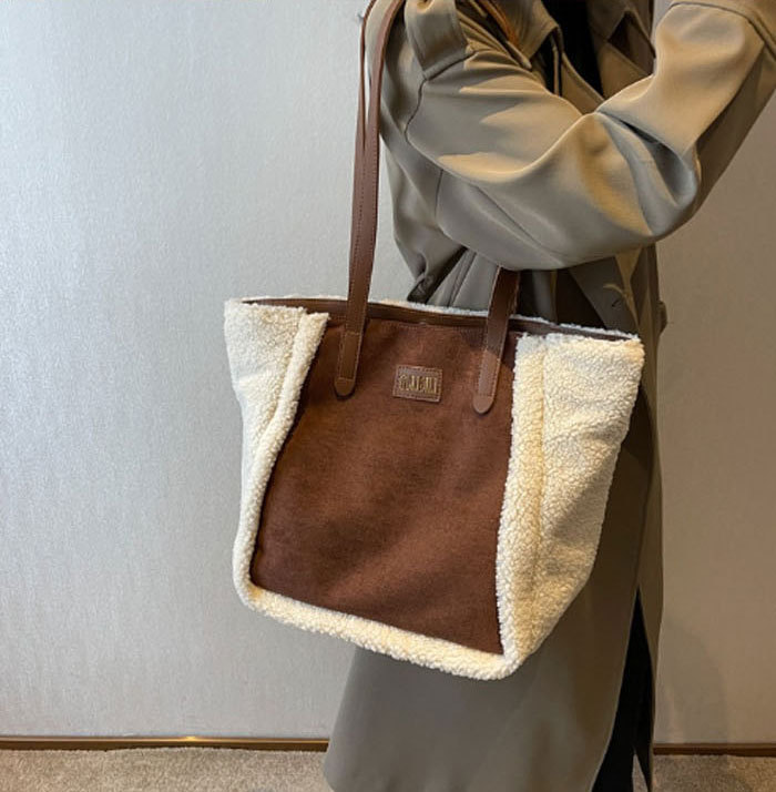 トートバッグ レディース　A4 大きめ ボア 大容量 軽量 軽い 通勤 通学 パソコン PC 入る おしゃれ かわいい カジュアル マザーズバッグ ふわもこ　バッグ 冬 バック 鞄 冬バッグ レディース ファーバック 冬バック