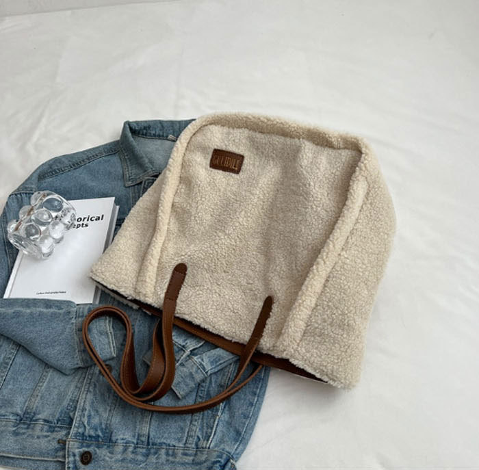 トートバッグ レディース　A4 大きめ ボア 大容量 軽量 軽い 通勤 通学 パソコン PC 入る おしゃれ かわいい カジュアル マザーズバッグ ふわもこ　バッグ 冬 バック 鞄 冬バッグ レディース ファーバック 冬バック