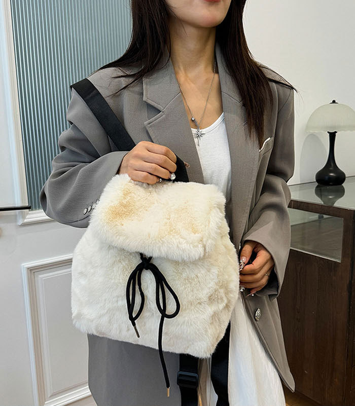 リュック フェイクファー レディース 大人 ファーバッグ 小さめ コンパクト 旅行 大人 バックパック 学生 軽い お出かけ 通勤通学 オシャレ 定番 軽量 ミニ バック 人気 バッグ トレンド 新品 使いやすい