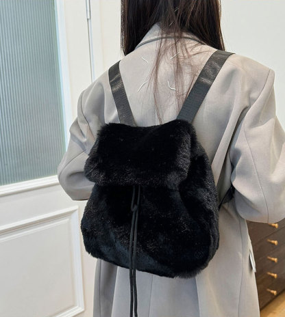 リュック フェイクファー レディース 大人 ファーバッグ 小さめ コンパクト 旅行 大人 バックパック 学生 軽い お出かけ 通勤通学 オシャレ 定番 軽量 ミニ バック 人気 バッグ トレンド 新品 使いやすい