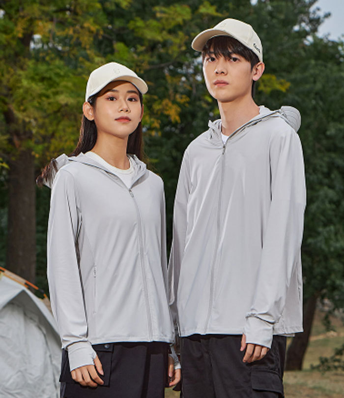 UV パーカー 冷感 -7℃ レディース 男女 長袖 ラッシュガード UVカット アウター UPF50 メッシュ 素材 通気口 指穴 つば 取り外し サンバイザー 日焼け防止 服 大きいサイズ トップス 体型カバー 薄手 吸湿 速乾 軽量 紫外線対策 アウトドア