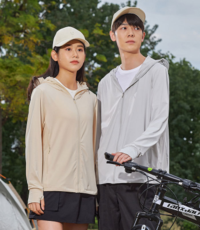 UV パーカー 冷感 -7℃ レディース 男女 長袖 ラッシュガード UVカット アウター UPF50 メッシュ 素材 通気口 指穴 つば 取り外し サンバイザー 日焼け防止 服 大きいサイズ トップス 体型カバー 薄手 吸湿 速乾 軽量 紫外線対策 アウトドア