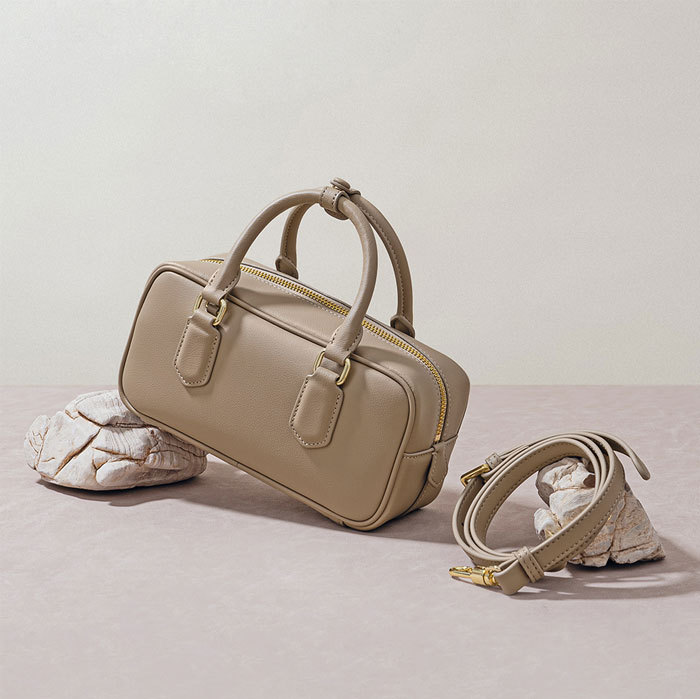 ボストンバッグ レディース 小さめ 合皮 ショルダーベルト付属 横長 大人可愛い ハンドバッグ バッグ 鞄 かばん ショルダー掛け 斜めがけ ショルダーバッグ 斜め掛けバッグ 通勤バッグ ボウリングバッグ フォーマル 通勤 OL ビジネス 上品