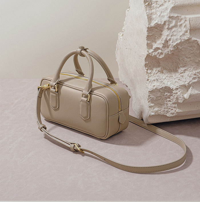 ボストンバッグ レディース 小さめ 合皮 ショルダーベルト付属 横長 大人可愛い ハンドバッグ バッグ 鞄 かばん ショルダー掛け 斜めがけ ショルダーバッグ 斜め掛けバッグ 通勤バッグ ボウリングバッグ フォーマル 通勤 OL ビジネス 上品