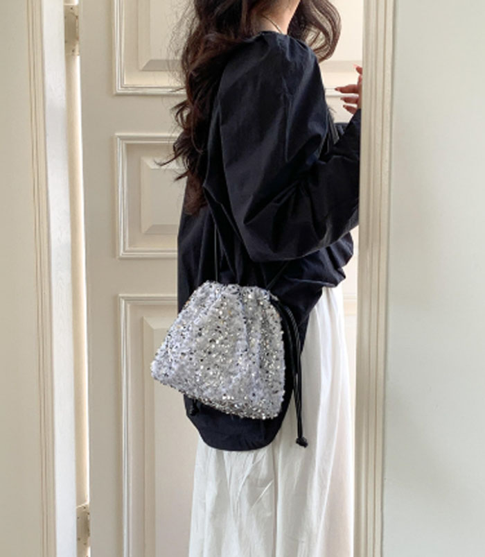 キューブバッグ キラキラ バッグピロー ショルダーバッグ 2way 斜め掛け キューブ型バッグ 小さめ セレモニーバッグ 上質 キューブ バッグ レディース バッグ カジュアル 通勤 フォーマル 黒 プレゼント