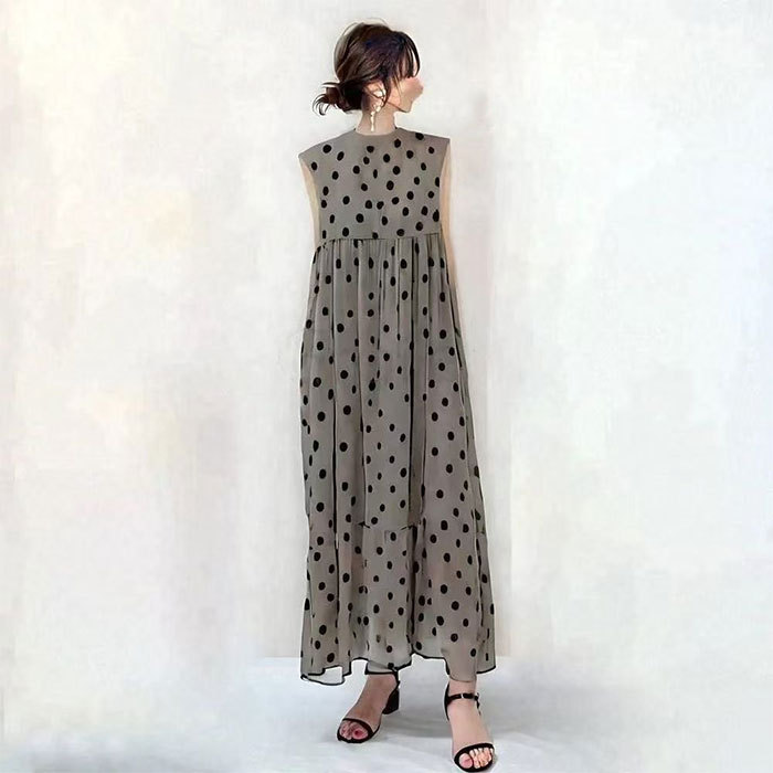 マキシワンピース ノースリーブ シフォン ドット柄 水玉 プリーツ ワンピース ロングワンピース 春 夏 レディース ロング丈 大きいサイズ 夏 体型カバー 着痩せ 着回し お洒落 きれいめトレンド シンプル カジュアル 薄手 リゾート 旅行 海 裏地付き