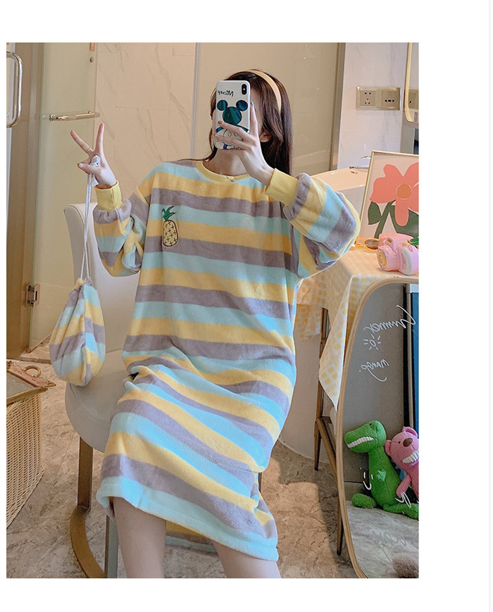 <br>ルームウェア レディース ワンピース もこもこ 冬 可愛い 長袖 パジャマ フリース マイクロファイバー 厚手 ゆったり 部屋着 ポケット付き 2点セット ふわふわ  サックス おそろい 女性 婦人 女の子 パジャマ ママ 送料無料