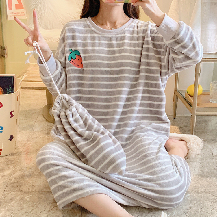 <br>ルームウェア レディース ワンピース もこもこ 冬 可愛い 長袖 パジャマ フリース マイクロファイバー 厚手 ゆったり 部屋着 ポケット付き 2点セット ふわふわ  サックス おそろい 女性 婦人 女の子 パジャマ ママ 送料無料