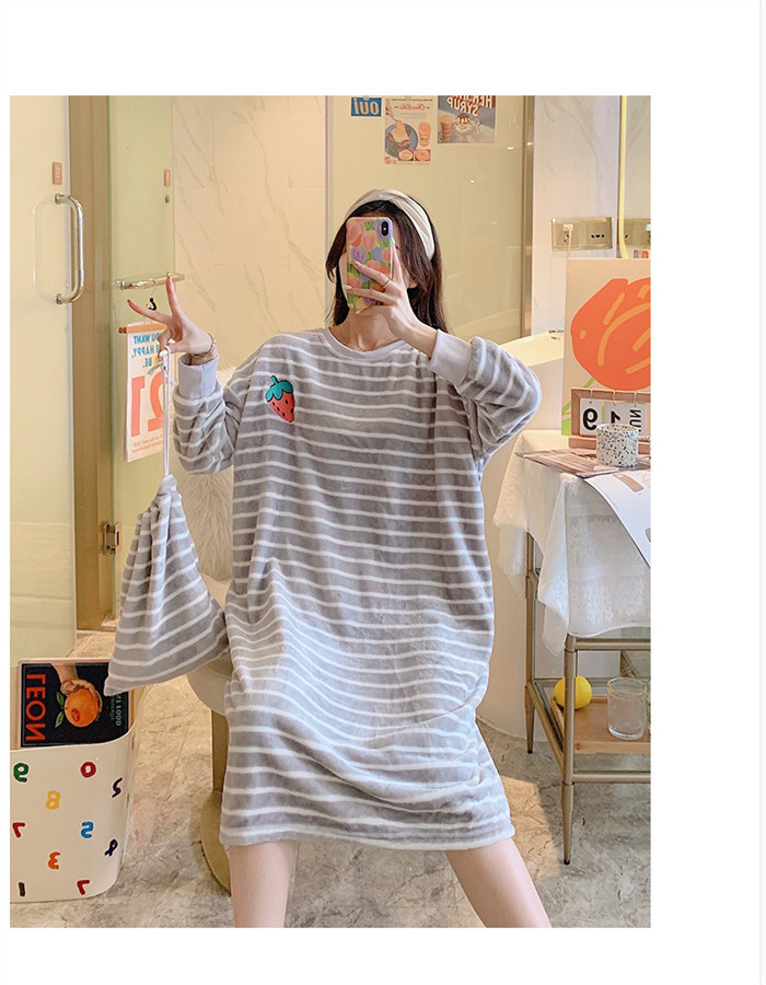 <br>ルームウェア レディース ワンピース もこもこ 冬 可愛い 長袖 パジャマ フリース マイクロファイバー 厚手 ゆったり 部屋着 ポケット付き 2点セット ふわふわ  サックス おそろい 女性 婦人 女の子 パジャマ ママ 送料無料