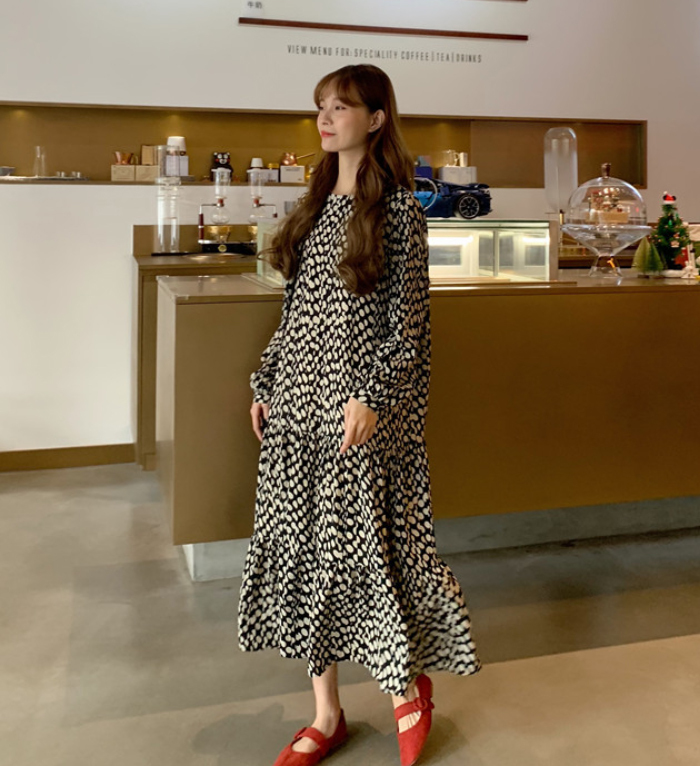 シフォンワンピース　ミモレ丈　ロングワンピース　ドット柄　水玉　ワンピース　長袖　シフォン　ティアード　大きいサイズ　結婚式　二次会　お出かけ　お呼ばれ　おしゃれ　可愛い　大人　上品　カジュアル