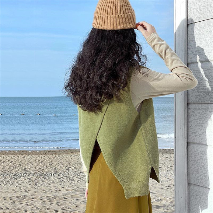 <br>ニット ベスト レディース 秋冬 後ろスリット トップス ニットベスト 大きいサイズ タンクトップ ノースリーブ プルオーバー 無地 レイヤード ニットタンクトップ きれいめ 大人可愛い オーバーサイズ スリット シンプル 通勤 秋 冬 送料無料