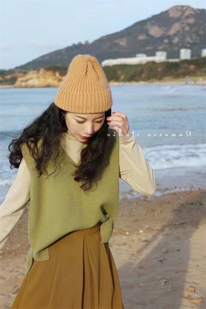 <br>ニット ベスト レディース 秋冬 後ろスリット トップス ニットベスト 大きいサイズ タンクトップ ノースリーブ プルオーバー 無地 レイヤード ニットタンクトップ きれいめ 大人可愛い オーバーサイズ スリット シンプル 通勤 秋 冬 送料無料