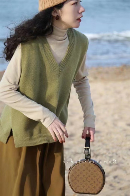 <br>ニット ベスト レディース 秋冬 後ろスリット トップス ニットベスト 大きいサイズ タンクトップ ノースリーブ プルオーバー 無地 レイヤード ニットタンクトップ きれいめ 大人可愛い オーバーサイズ スリット シンプル 通勤 秋 冬 送料無料