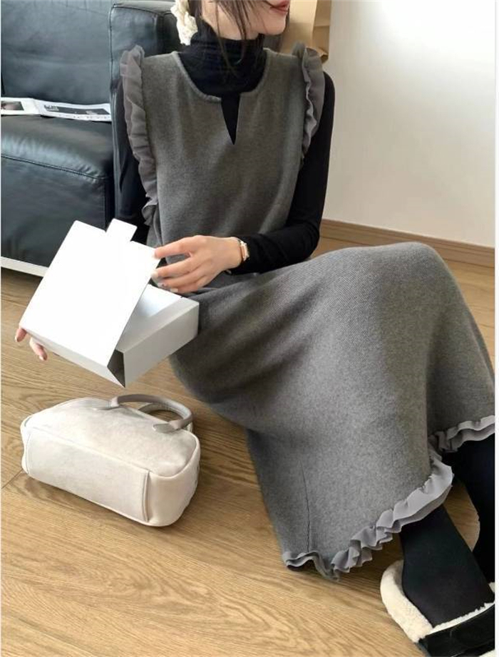 <br>ジャンパースカート ロング丈 大人 大きいサイズ レディース 秋 冬 フリル 無地 Vネック オールインワン ロングワンピース ロングベスト ワンピース ジャンスカ 50代 スカート 重ね着 カジュアル 秋冬 きれいめ 大人可愛い 送料無料