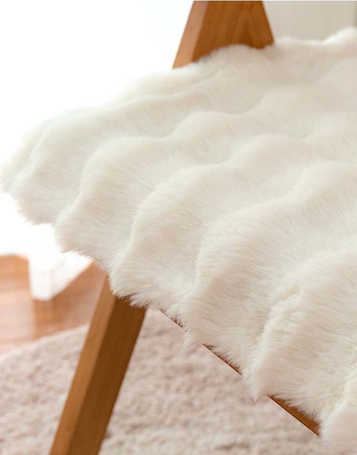 チェアパッド　フェイクファー　滑り止め　座布団　2枚セット　角型　ふわふわ　もこもこ　シャギー　クッション　シートクッション　椅子用　畳用　スクエアクッション　無地　座り心地いい