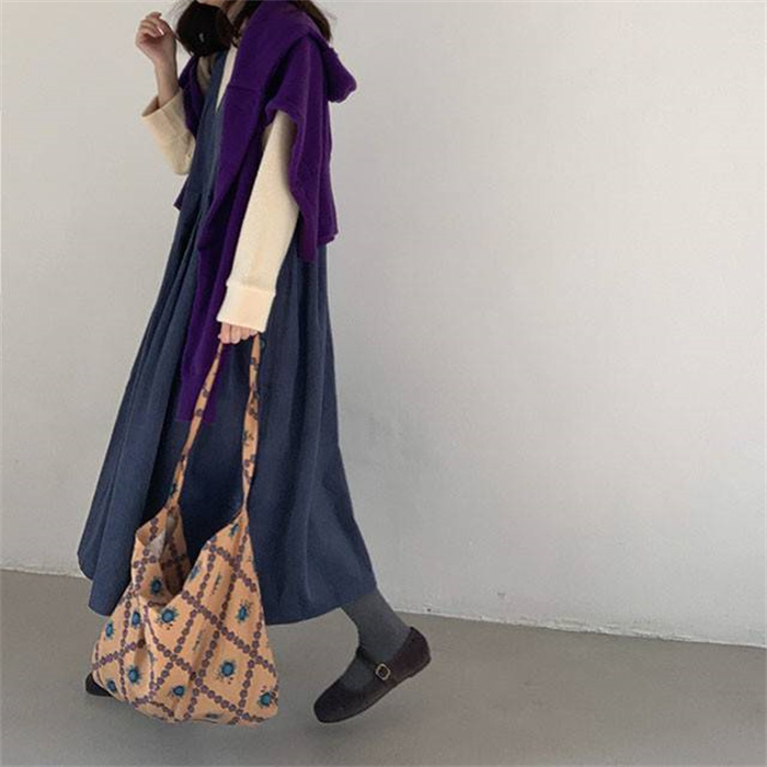 <br>ジャンパースカート 50代 ロング ワンピース 秋 レディース コーデュロイ ジャンスカ Vネック プリーツ サロペットスカート オールインワン 暖かい ノースリーブ タンクワンピース 重ね着 防寒 保温 きれいめ 無地 着痩せ おしゃれ 大人可愛い 送料無料 秋冬