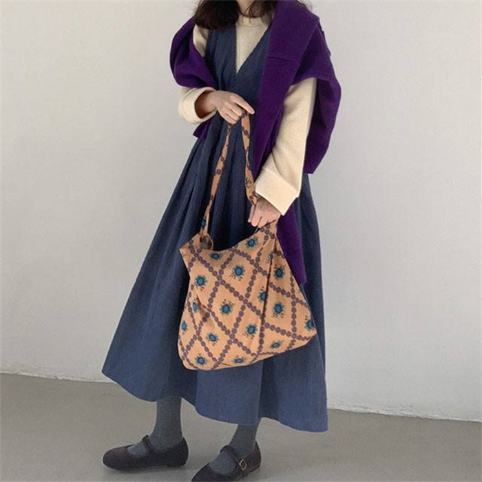<br>ジャンパースカート 50代 ロング ワンピース 秋 レディース コーデュロイ ジャンスカ Vネック プリーツ サロペットスカート オールインワン 暖かい ノースリーブ タンクワンピース 重ね着 防寒 保温 きれいめ 無地 着痩せ おしゃれ 大人可愛い 送料無料 秋冬