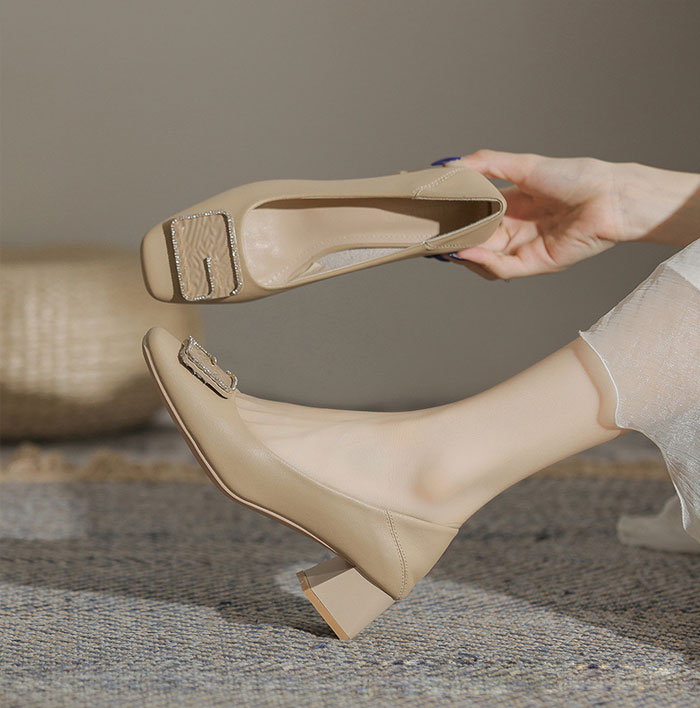 スクエアトゥパンプス パンプス 歩きやすい 疲れない バックルモチーフ レーザー 牛革 本革パンプス 走れるパンプス バックル スクエアトゥ 柔らか ブラック ホワイト 痛くない 太ヒール 通勤 オフィス 結婚式