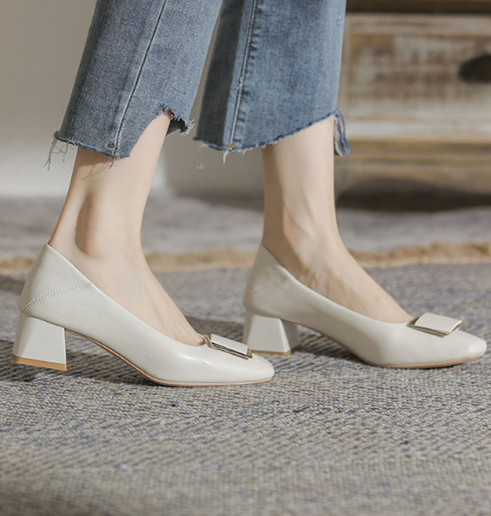 パンプス 痛くない 歩きやすい 走れる  スクエアトゥ ローヒール 5cmヒール バックル 太ヒール 牛革 本革パンプス 仕事 オフィス 通勤 結婚式 二次会 パーティー 黒 白 靴 走れるパンプス フォーマル 卒業式 入学式