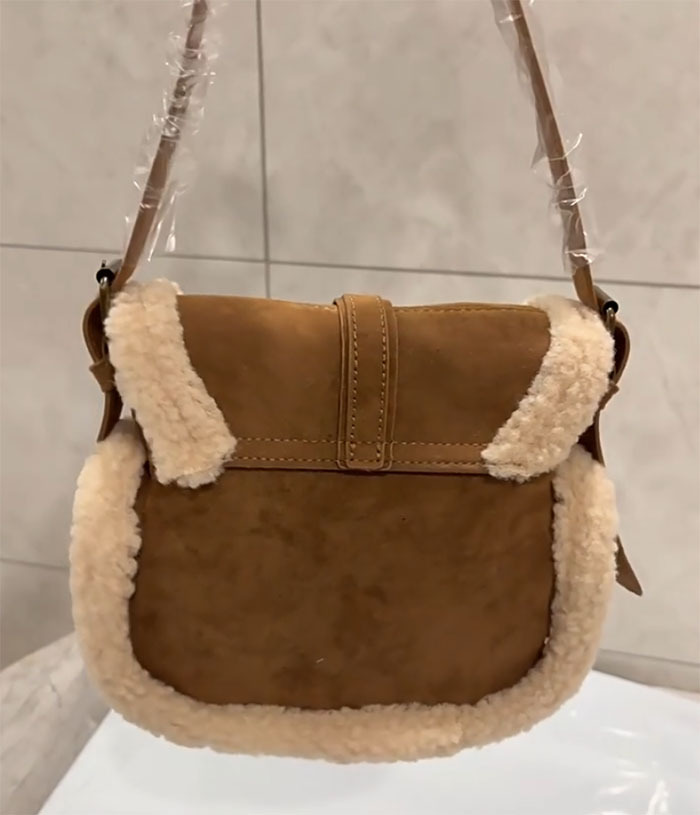 ショルダーポーチ　ショルダーバッグ　ボア　ミニショルダーバッグ　もこもこ　フェイクファーバッグ　ハンドバッグ　ポシェット　可愛い　携帯ポシェット　携帯ポーチ　おしゃれ　斜めがけ　大人　旅行