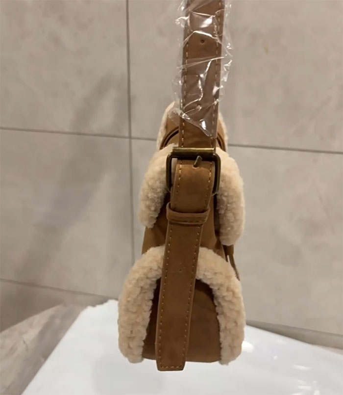 ショルダーポーチ　ショルダーバッグ　ボア　ミニショルダーバッグ　もこもこ　フェイクファーバッグ　ハンドバッグ　ポシェット　可愛い　携帯ポシェット　携帯ポーチ　おしゃれ　斜めがけ　大人　旅行