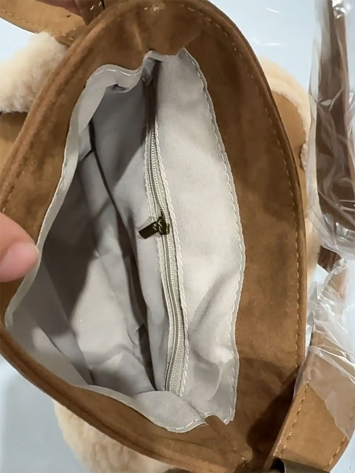 ショルダーポーチ　ショルダーバッグ　ボア　ミニショルダーバッグ　もこもこ　フェイクファーバッグ　ハンドバッグ　ポシェット　可愛い　携帯ポシェット　携帯ポーチ　おしゃれ　斜めがけ　大人　旅行