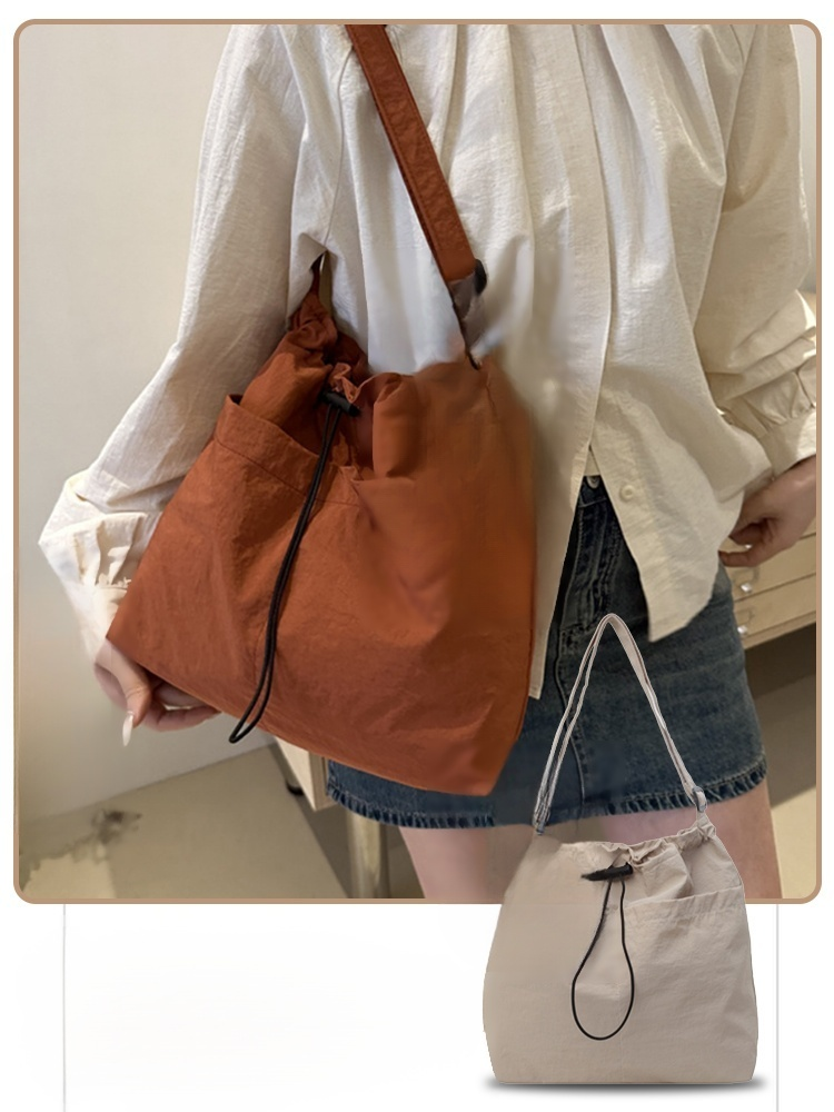 Ultra-light casual large capacity messenger bag