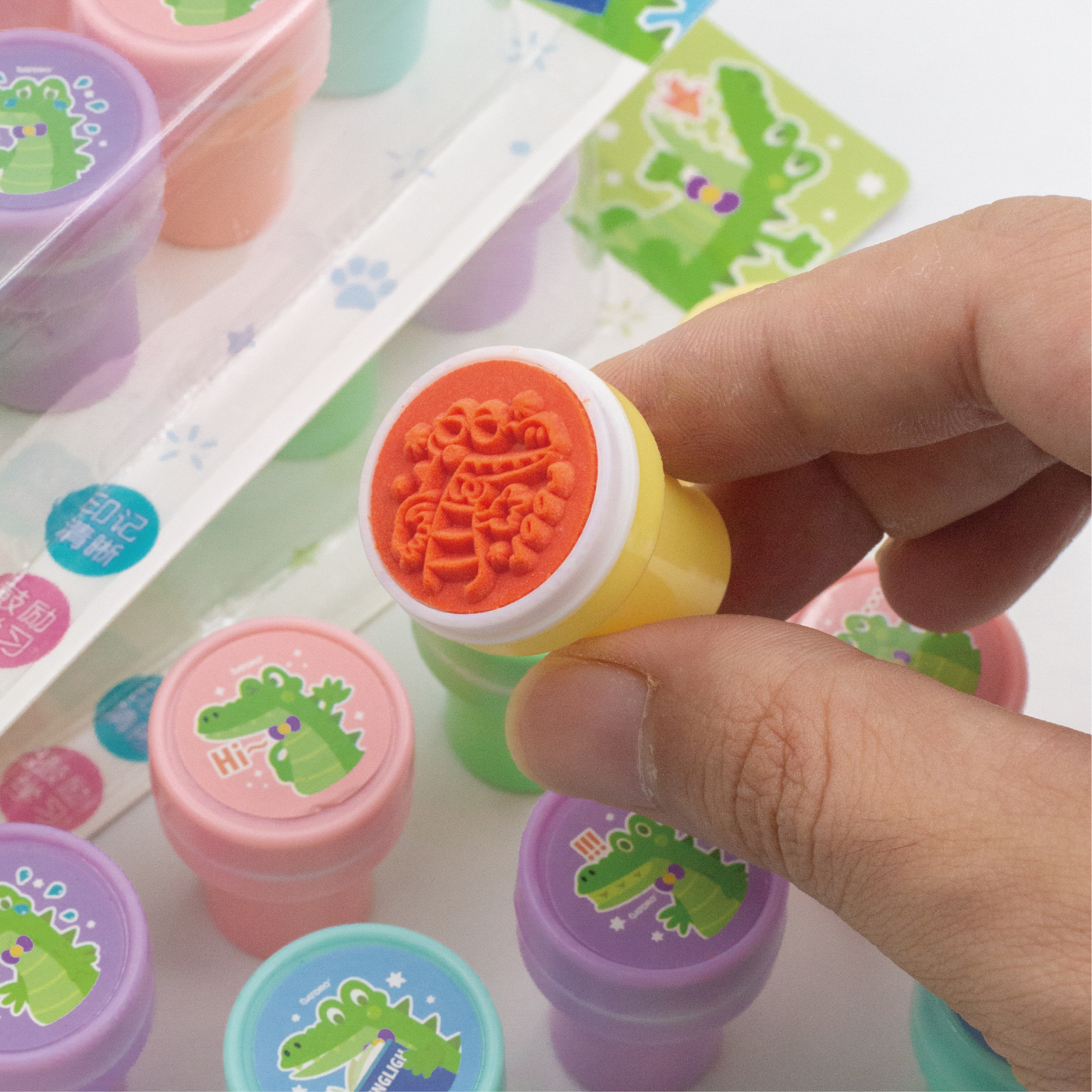GATORO 10 pcs Cartoon Pattern Stamps | Suction Card Set