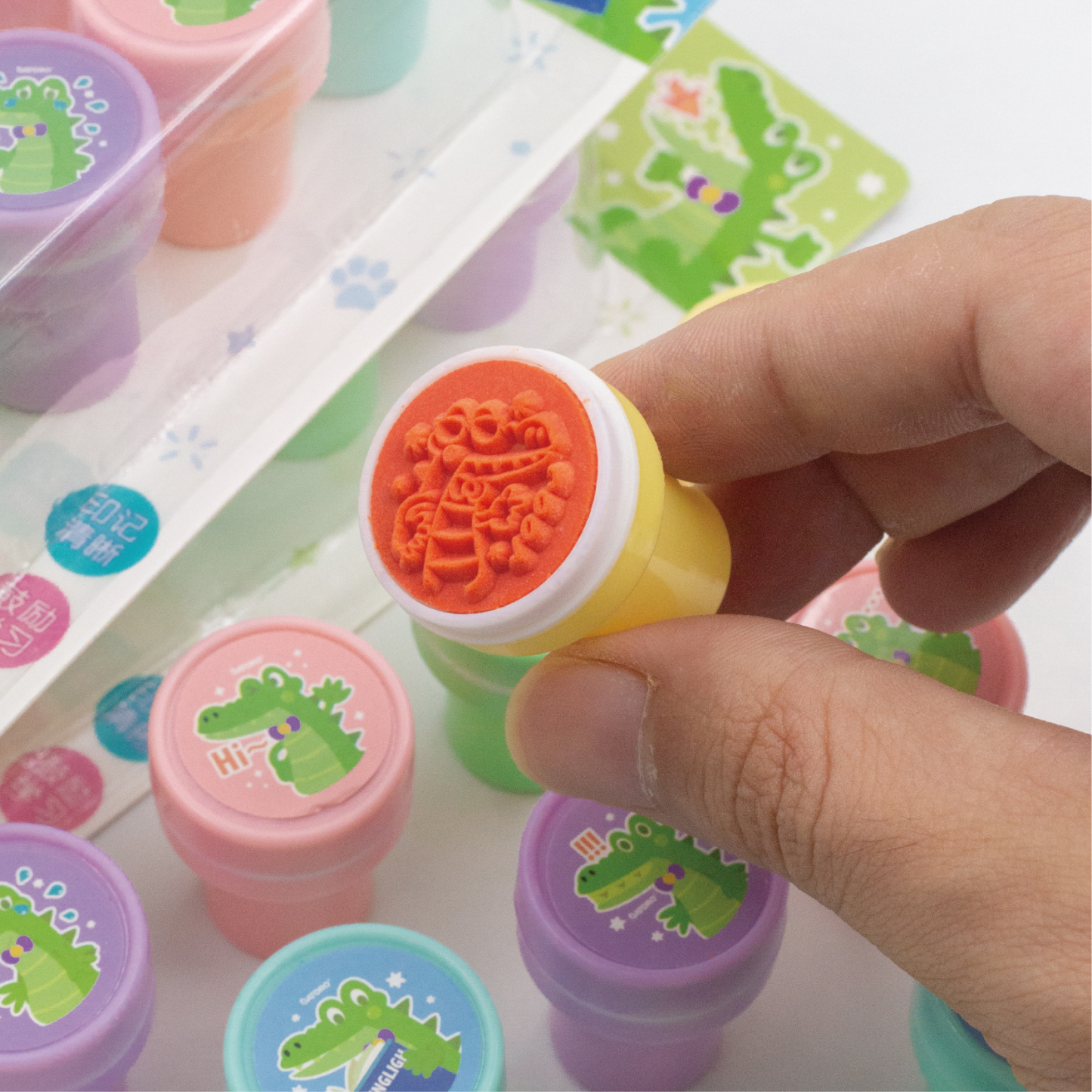 GATORO 10 pcs Cartoon Pattern Stamps | Suction Card Set