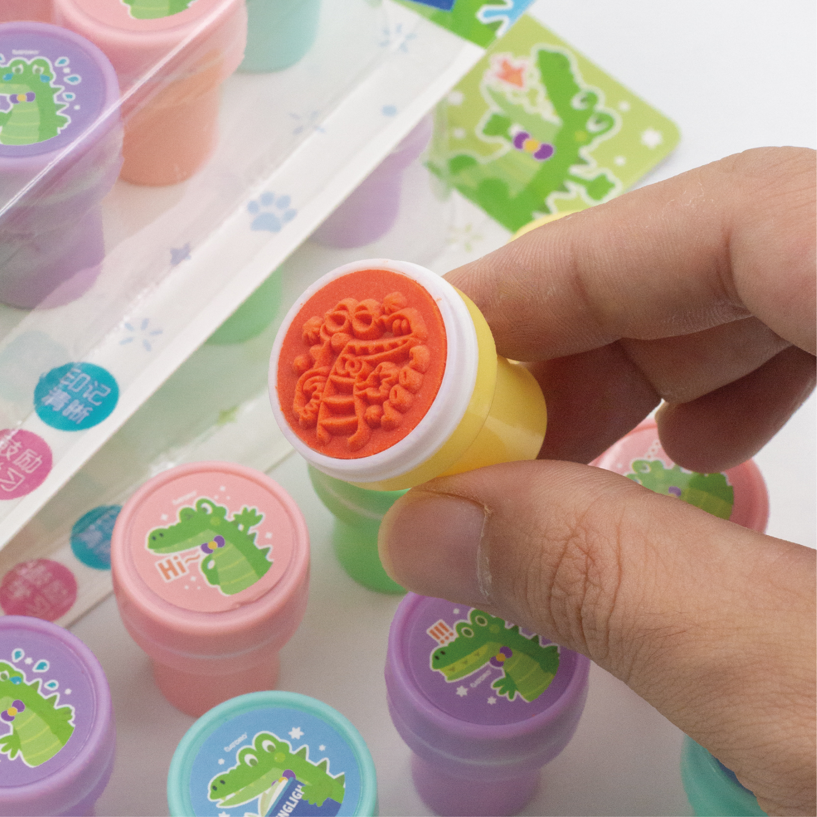 GATORO 10 pcs Cartoon Pattern Stamps | Suction Card Set