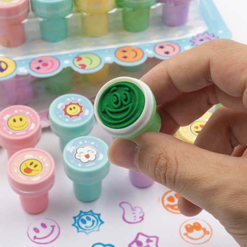 GATORO 10 pcs Cartoon Pattern Stamps | Suction Card Set